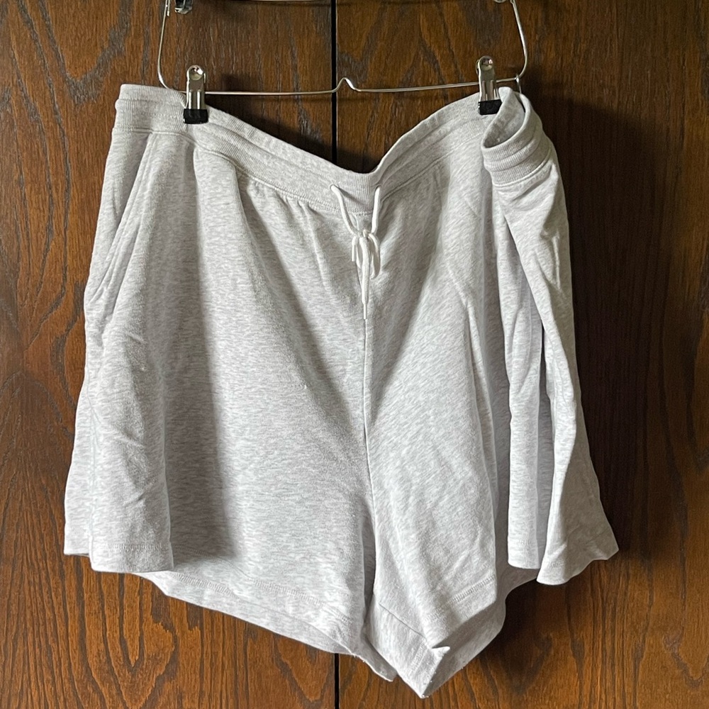 Old Navy Light Gray Women's Athletic Shorts